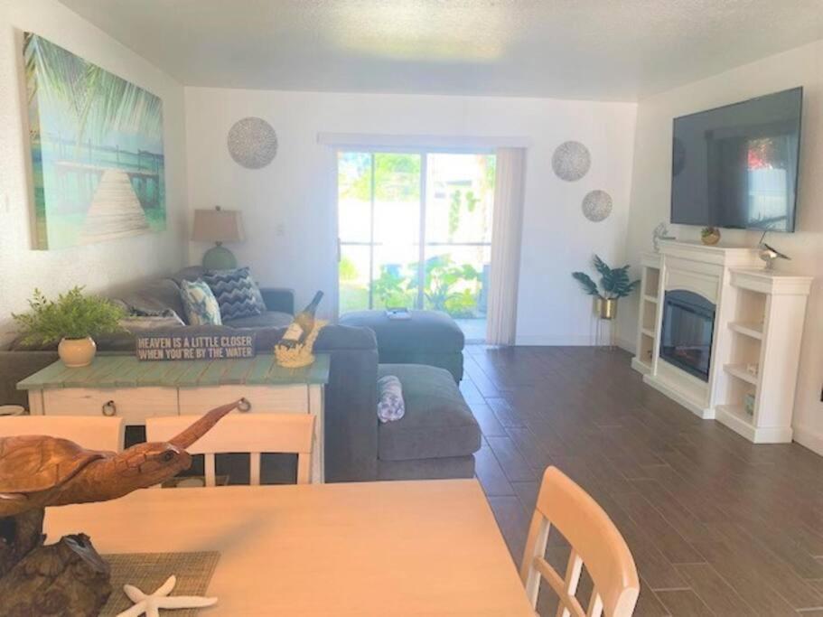 Beautiful Bright & Sparkling 2Bed 1Bath Beach Retreat - Unit 212 Cocoa Beach Eksteriør billede
