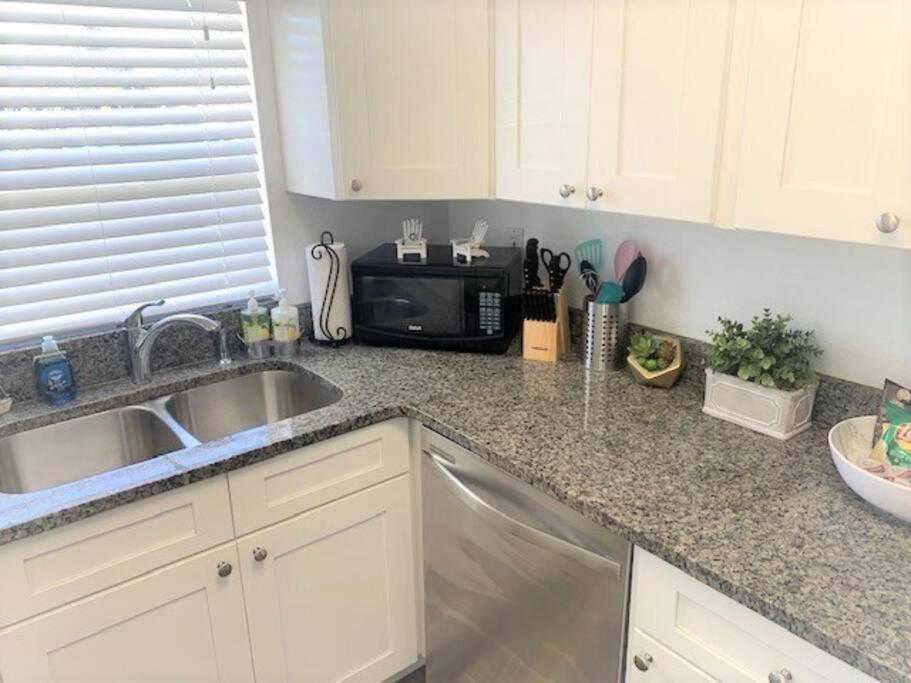 Beautiful Bright & Sparkling 2Bed 1Bath Beach Retreat - Unit 212 Cocoa Beach Eksteriør billede